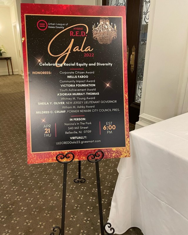 image-992120-Red_Gala_Sign-45c48.w640.JPG